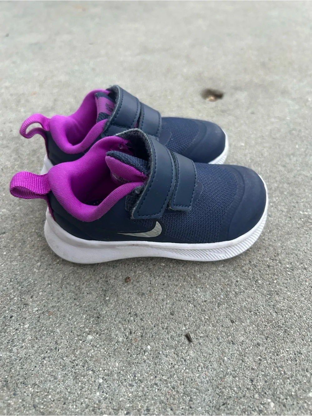 NIKE size 4C Kids Navy and Purple Hook-and-Loop Athletic Shoes